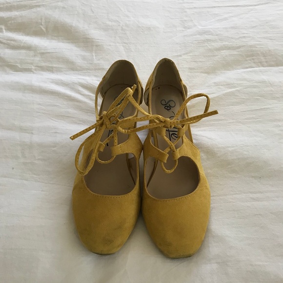 Chartreuse heels - Picture 2 of 2